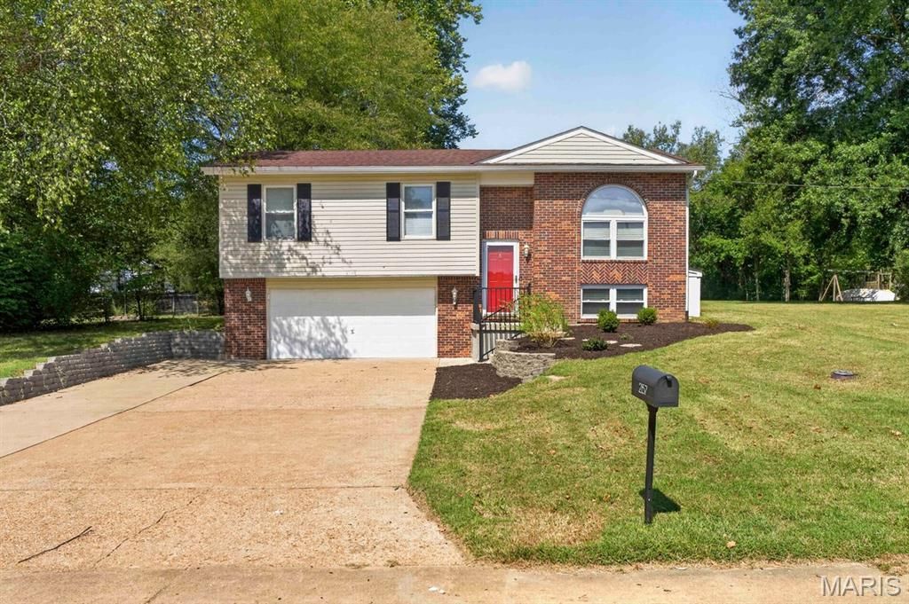 2157 Gregory Drive , Pacific, MO 63069 Main Photo