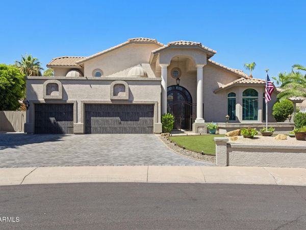 5866 W DEL LAGO Circle, Glendale, AZ 85308
