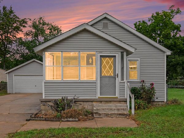 307 43rd Street SE, Kentwood, MI 49548