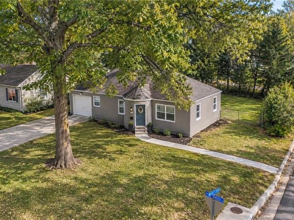 5117 Rosewood Drive, Roeland Park, KS 66205