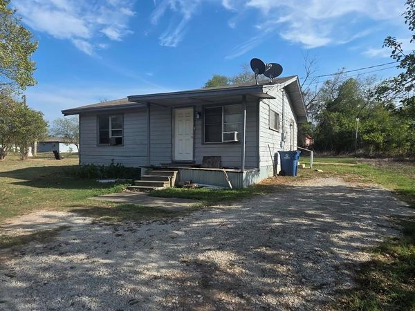1218 E Milam Street , Mexia, TX 76667