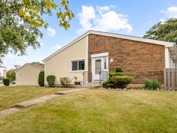 2177 Chaucer Lane, Glendale Heights, IL 60139