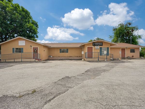 234 E AVIATION BLVD, Universal City, TX 78148