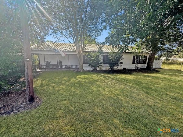 200 Peikert Street , Port Lavaca, TX 77979