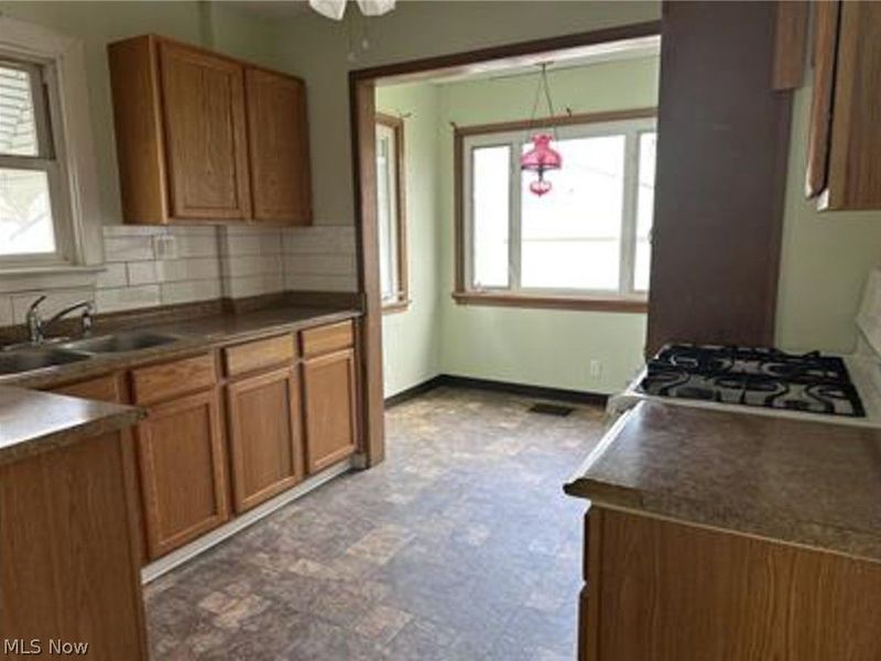 929 Jason Avenue, Akron, OH 44314 Photo 10