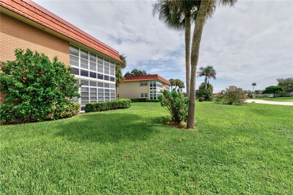 94 Spring Lake Drive , Unit 202, Vero Beach, FL 32962 Photo