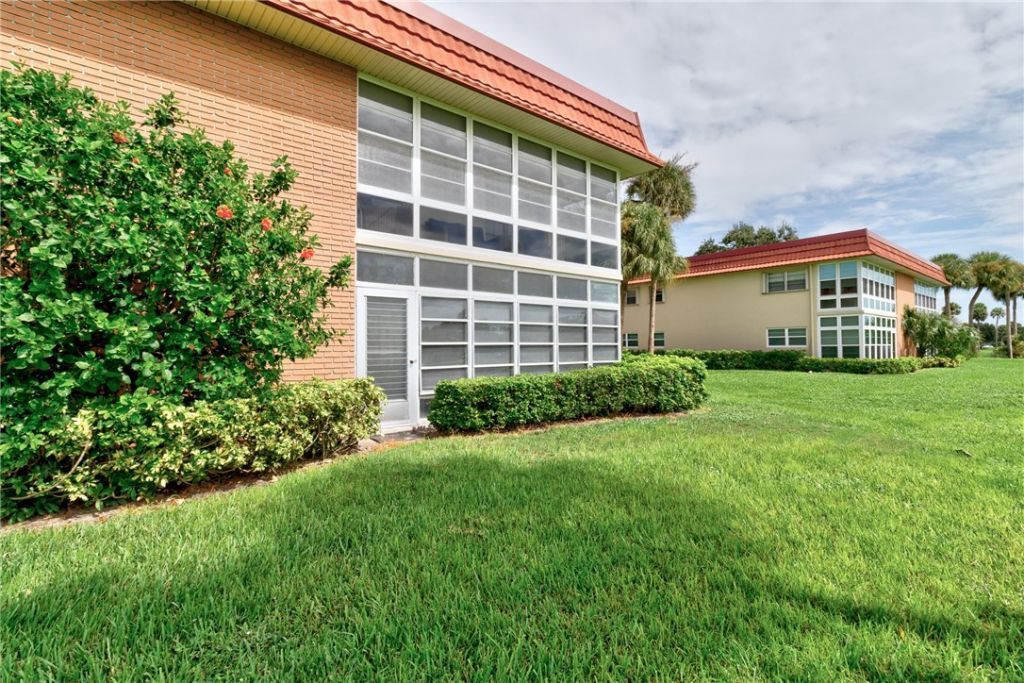 94 Spring Lake Drive , Unit 202, Vero Beach, FL 32962 Photo