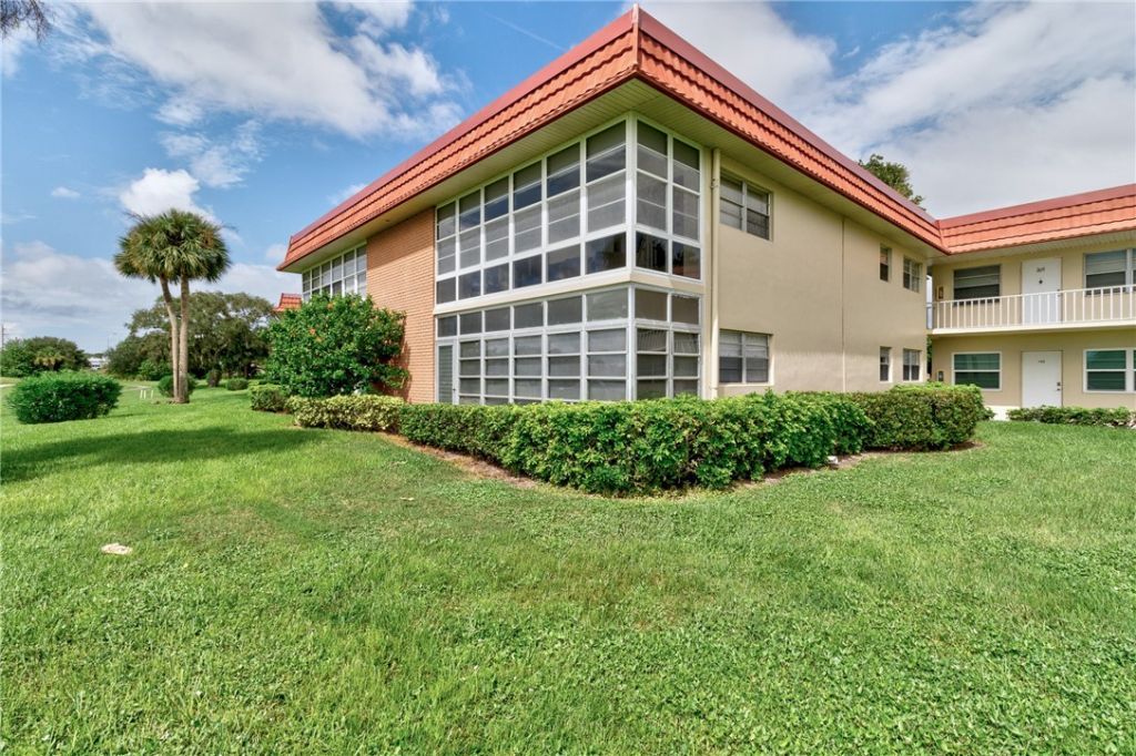 94 Spring Lake Drive , Unit 202, Vero Beach, FL 32962 Photo
