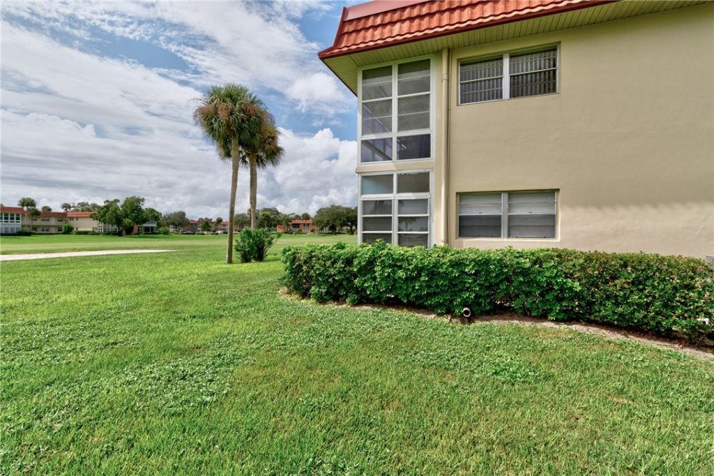 94 Spring Lake Drive , Unit 202, Vero Beach, FL 32962 Photo