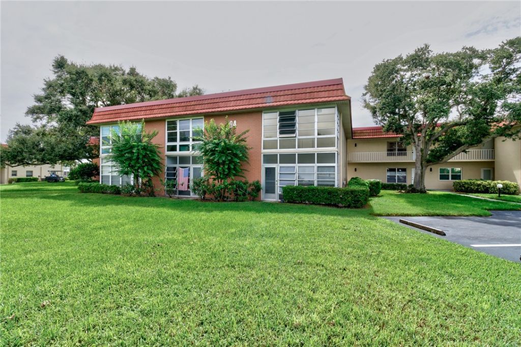94 Spring Lake Drive , Unit 202, Vero Beach, FL 32962 Photo