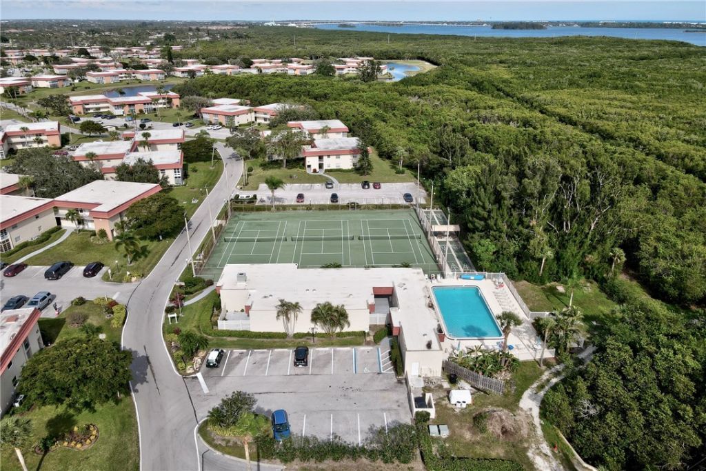 94 Spring Lake Drive , Unit 202, Vero Beach, FL 32962 Photo