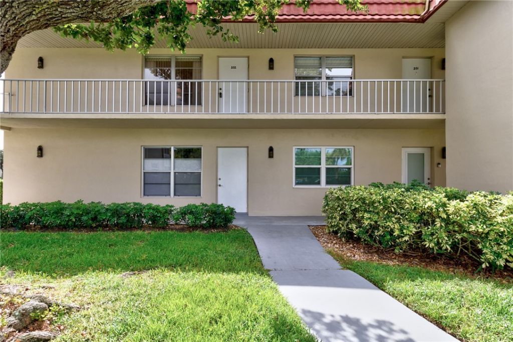 94 Spring Lake Drive , Unit 202, Vero Beach, FL 32962 Photo
