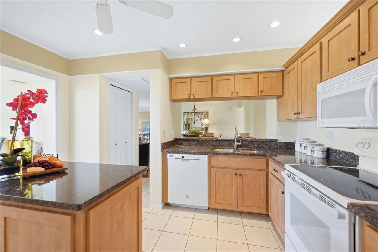 308 Cerromar Way N, Unit 19, Venice, FL 34293 Photo