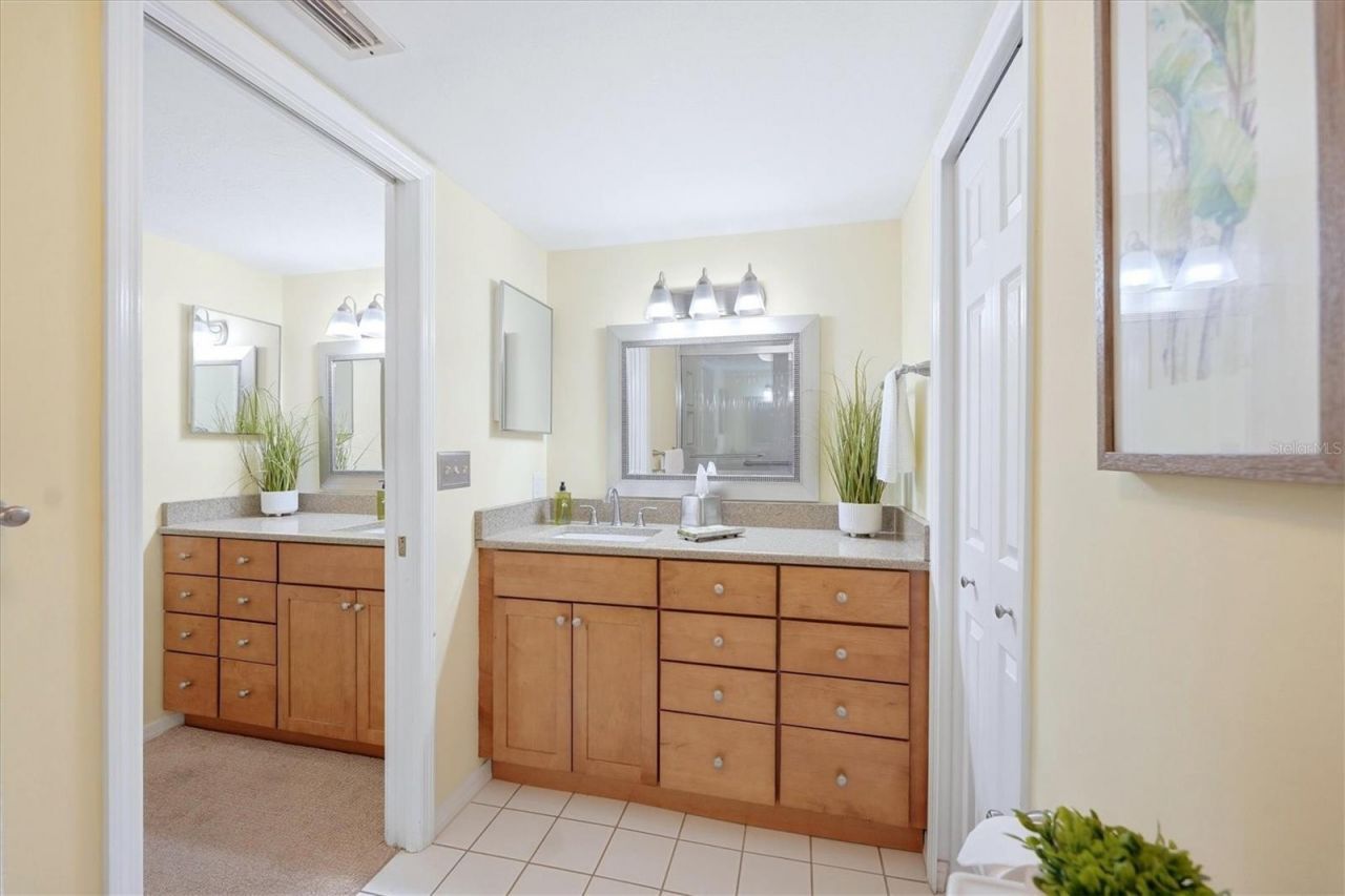 308 Cerromar Way N, Unit 19, Venice, FL 34293 Photo