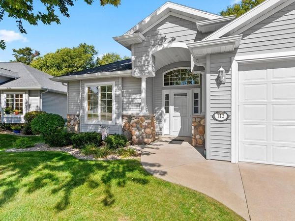 112 REGENT PLACE, Neenah, WI 54956