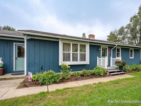898 Hunt Street SE, Lowell, MI 49331