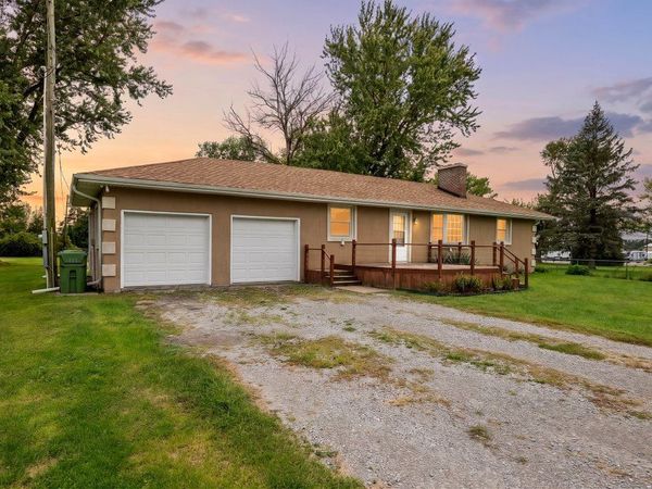 11037 141st Street , Davenport, IA 52804