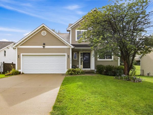 1372 Woolridge Dr , Coralville, IA 52241
