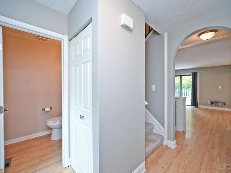 9835 Timbers Drive, Blue Ash, OH 45242 Photo 15