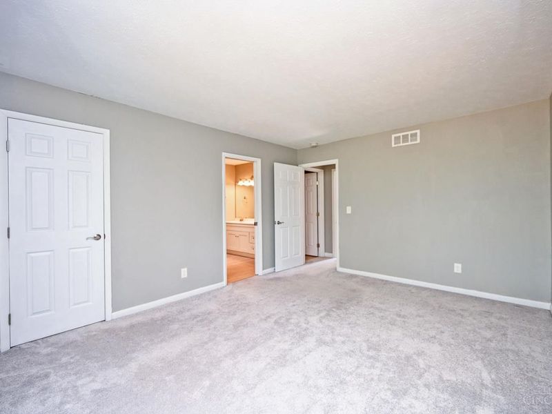 9835 Timbers Drive, Blue Ash, OH 45242 Photo 34