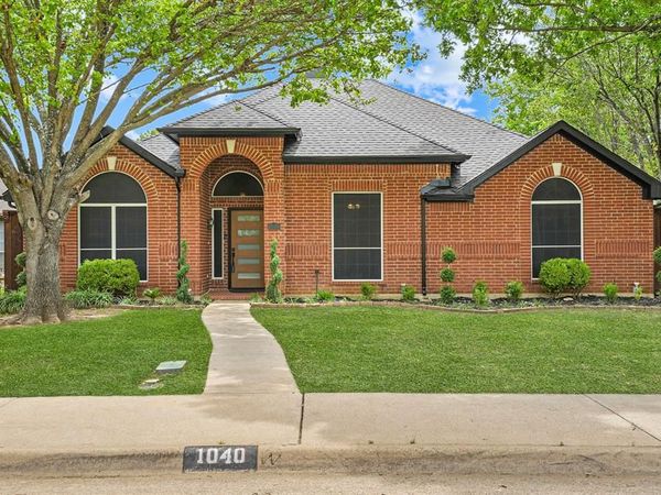 1040 Essex Drive , Cedar Hill, TX 75104
