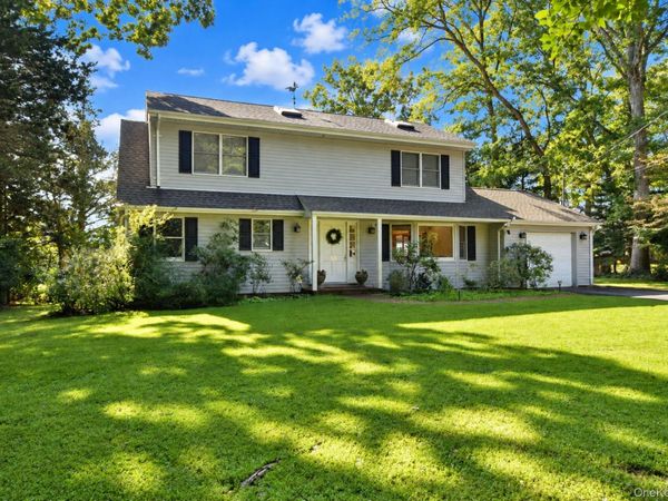 55 Leafy Way, Aquebogue, NY 11931
