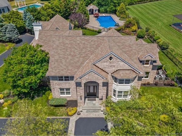 38 The Helm , East Islip, NY 11730