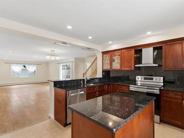 79 Albatross Road , Levittown, NY 11756