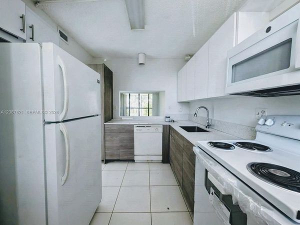 8429 Forest Hills Dr , Unit 305, Coral Springs, FL 33065