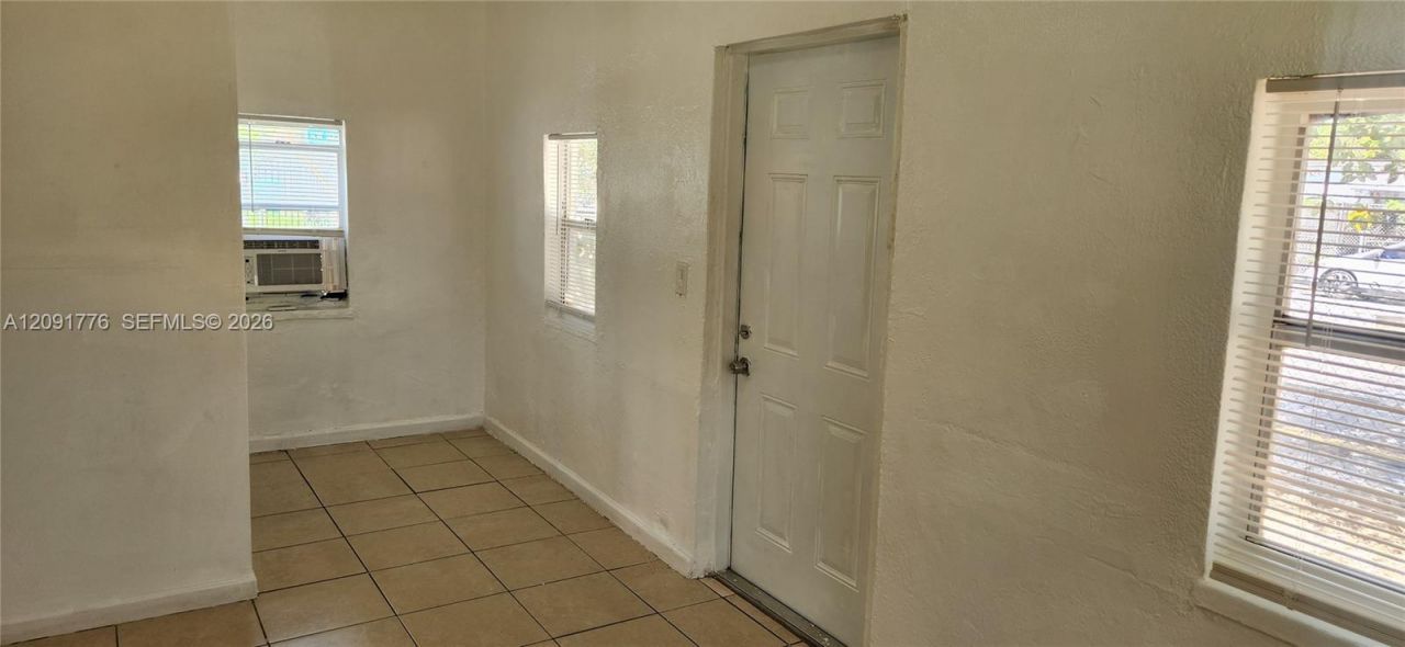 944 NW 81st St, Unit A, Miami, FL 33150 Photo