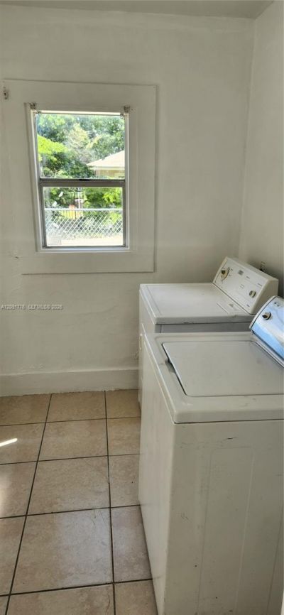 944 NW 81st St, Unit A, Miami, FL 33150 Photo