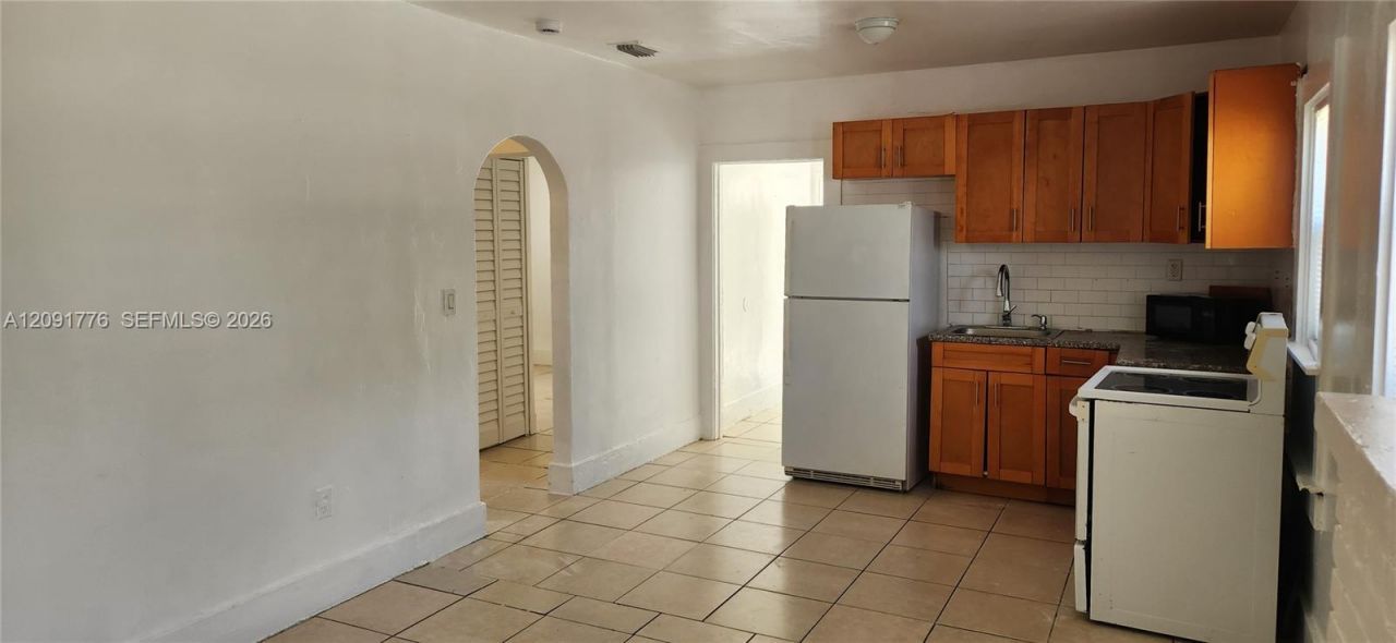 944 NW 81st St, Unit A, Miami, FL 33150 Photo