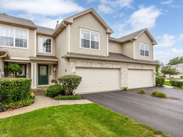347 Gladstone Lane , Elgin, IL 60120