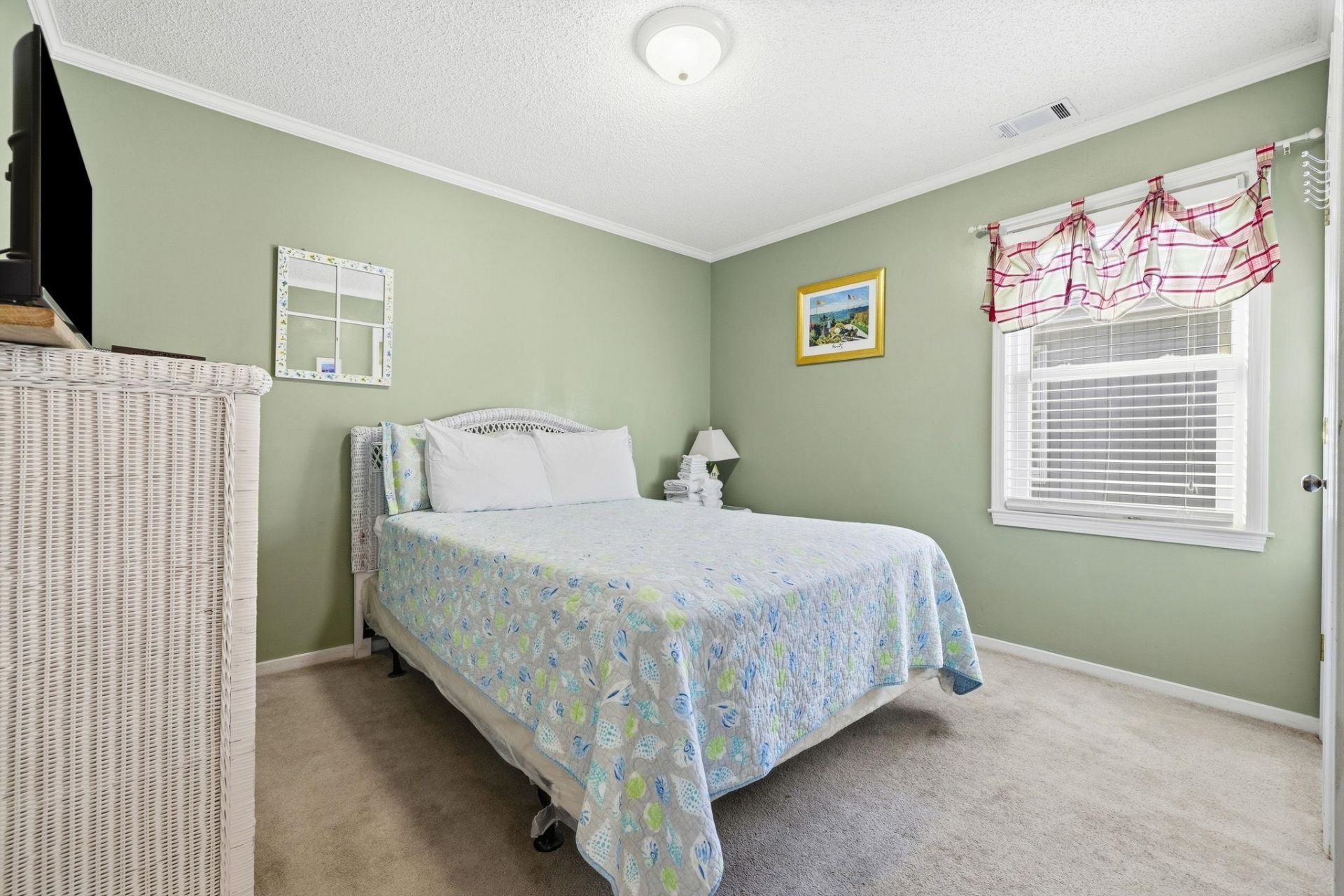 104 Sunset Square Photo 10