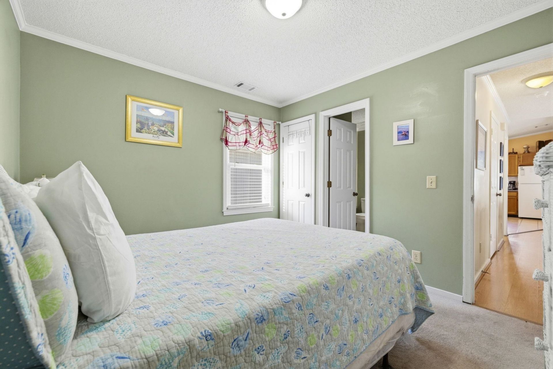 104 Sunset Square Photo 11