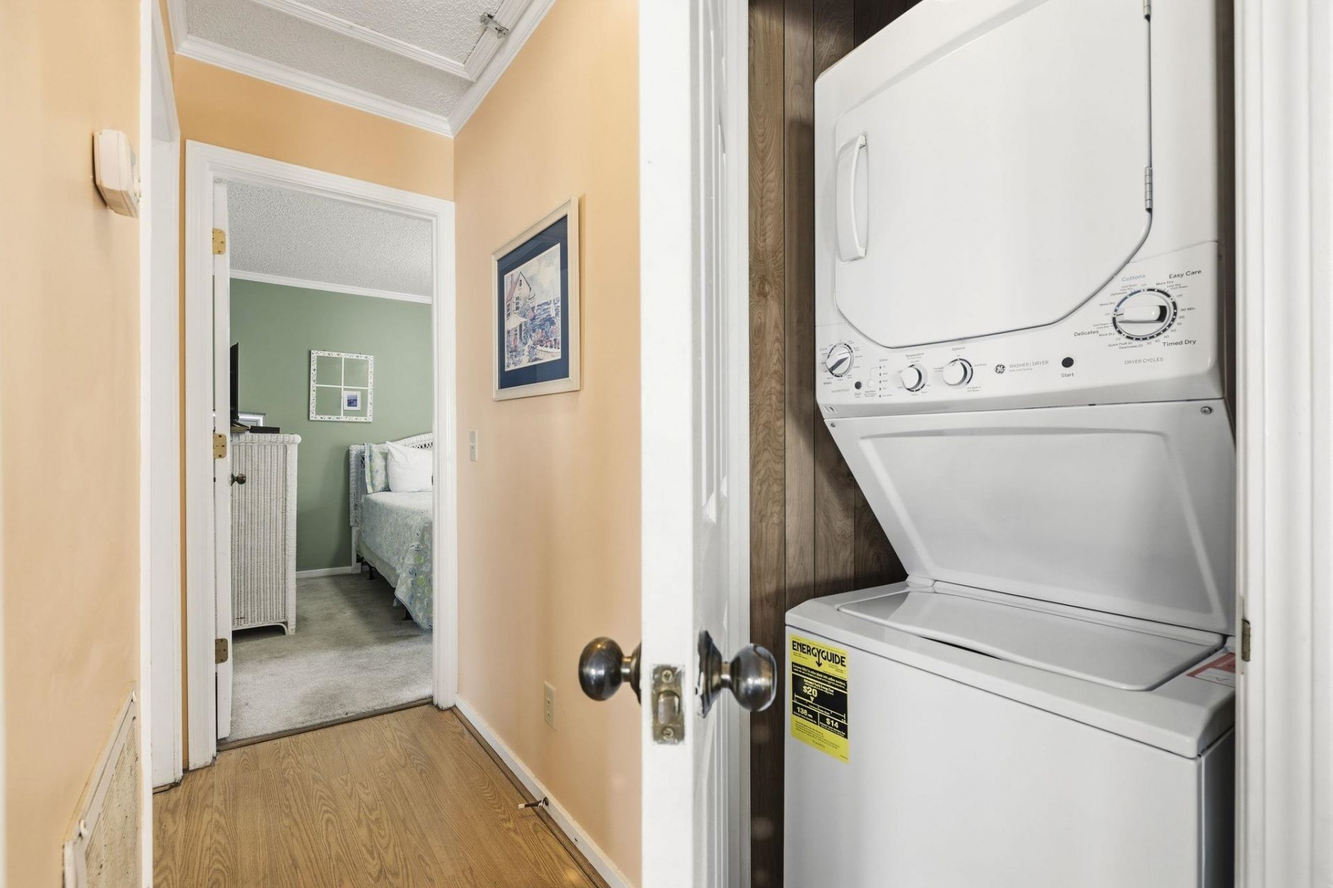 104 Sunset Square Photo 16