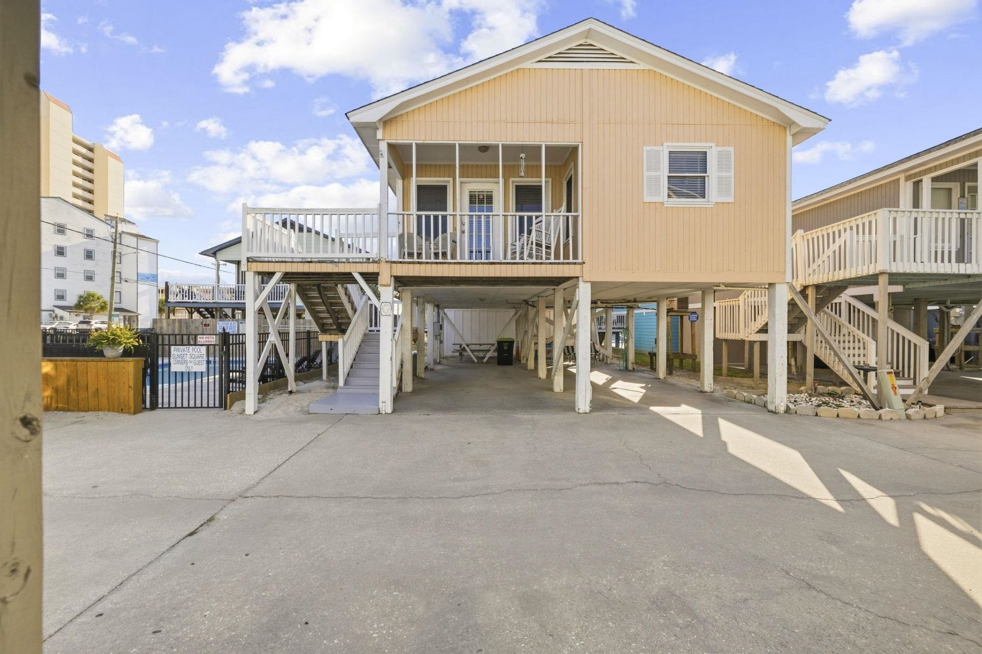 104 Sunset Square Photo 19