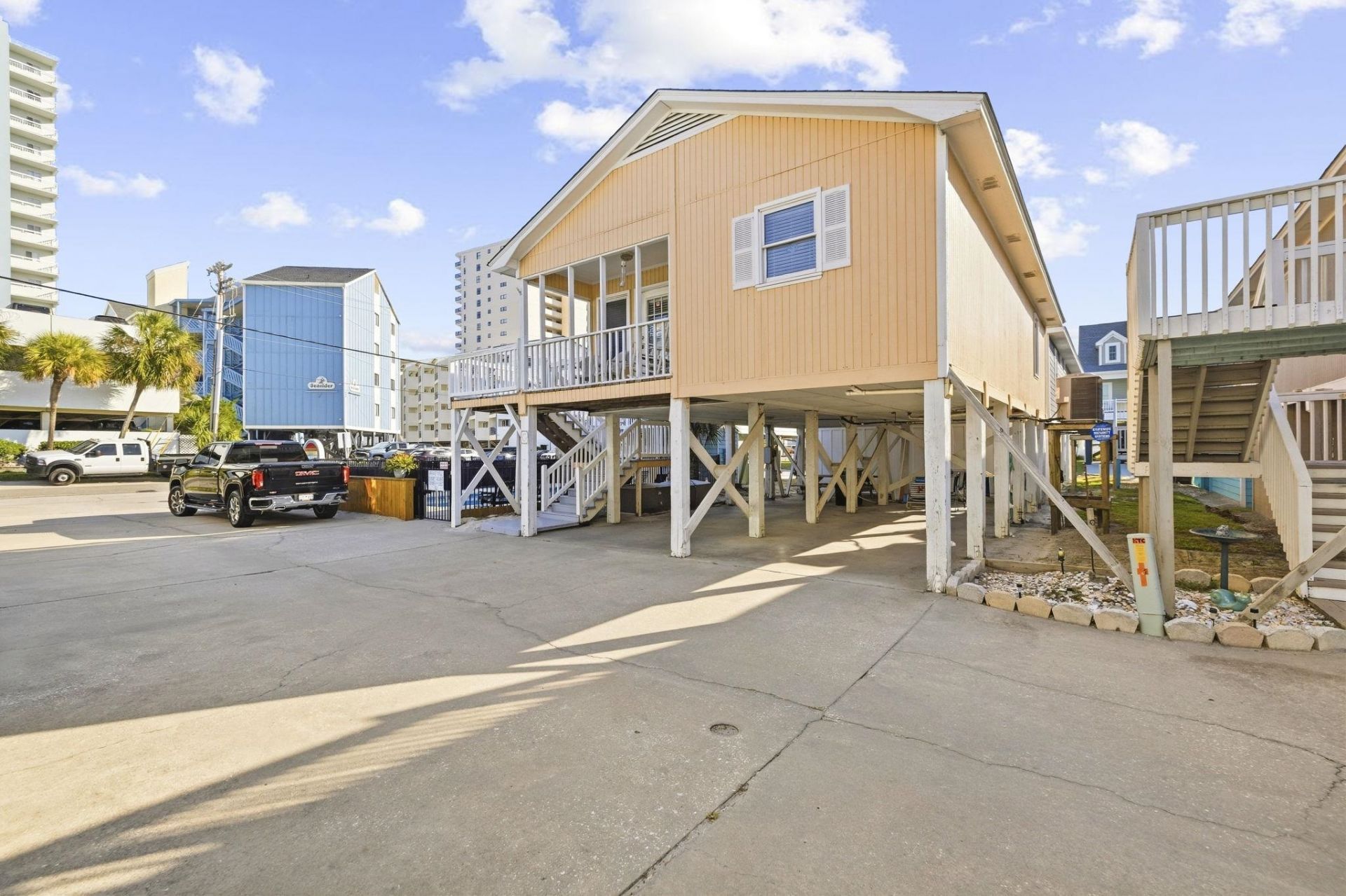 104 Sunset Square Photo 20