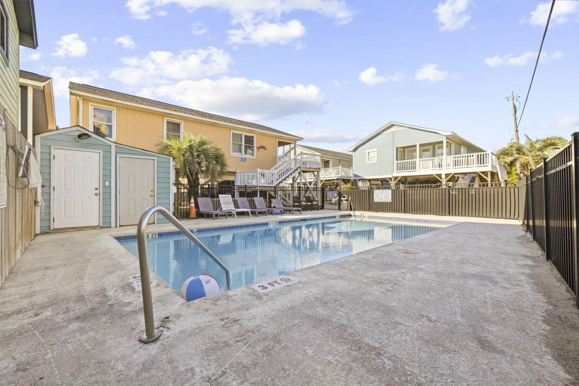 104 Sunset Square Photo 22