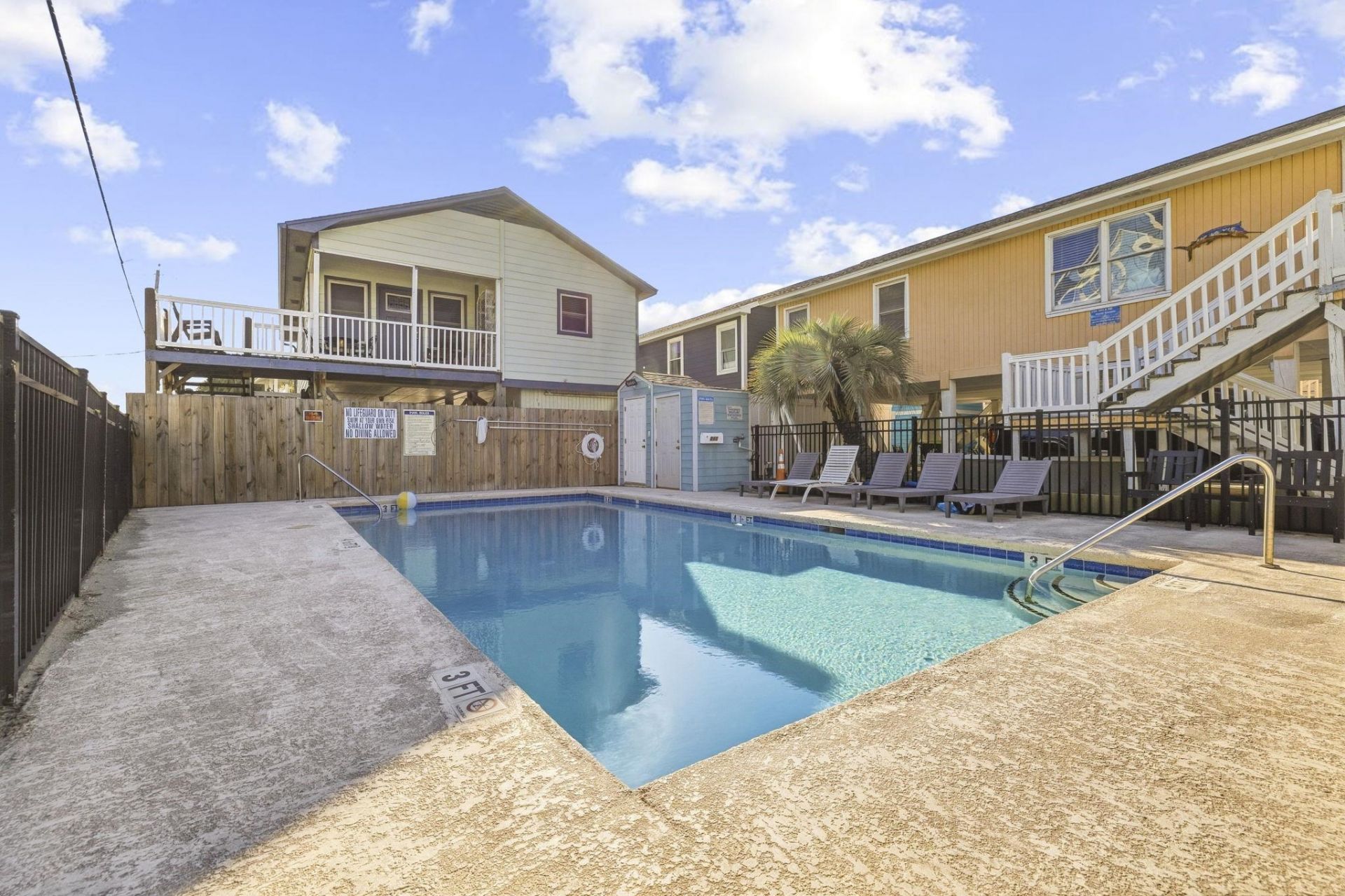 104 Sunset Square Photo 23