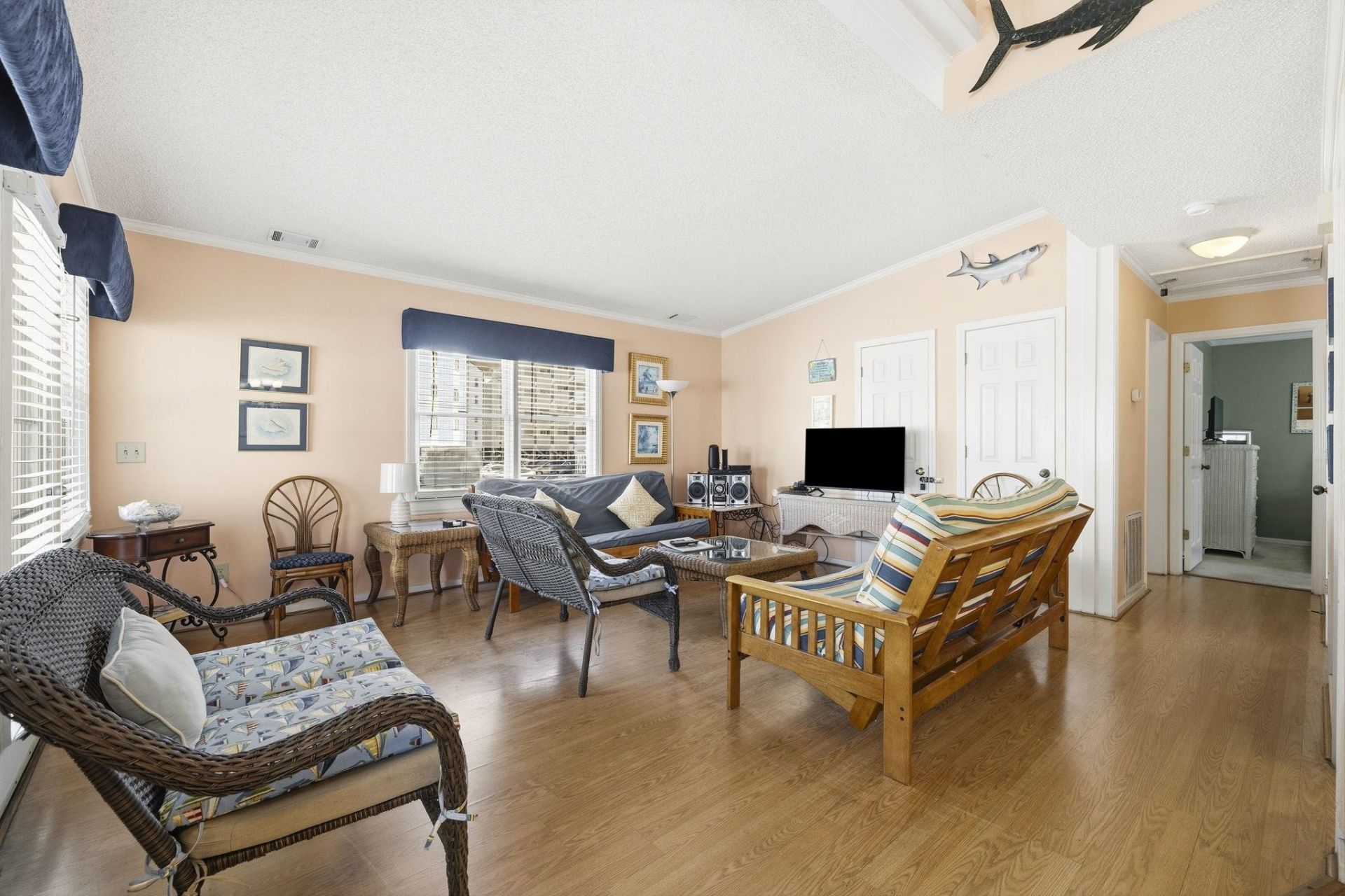 104 Sunset Square Photo 4