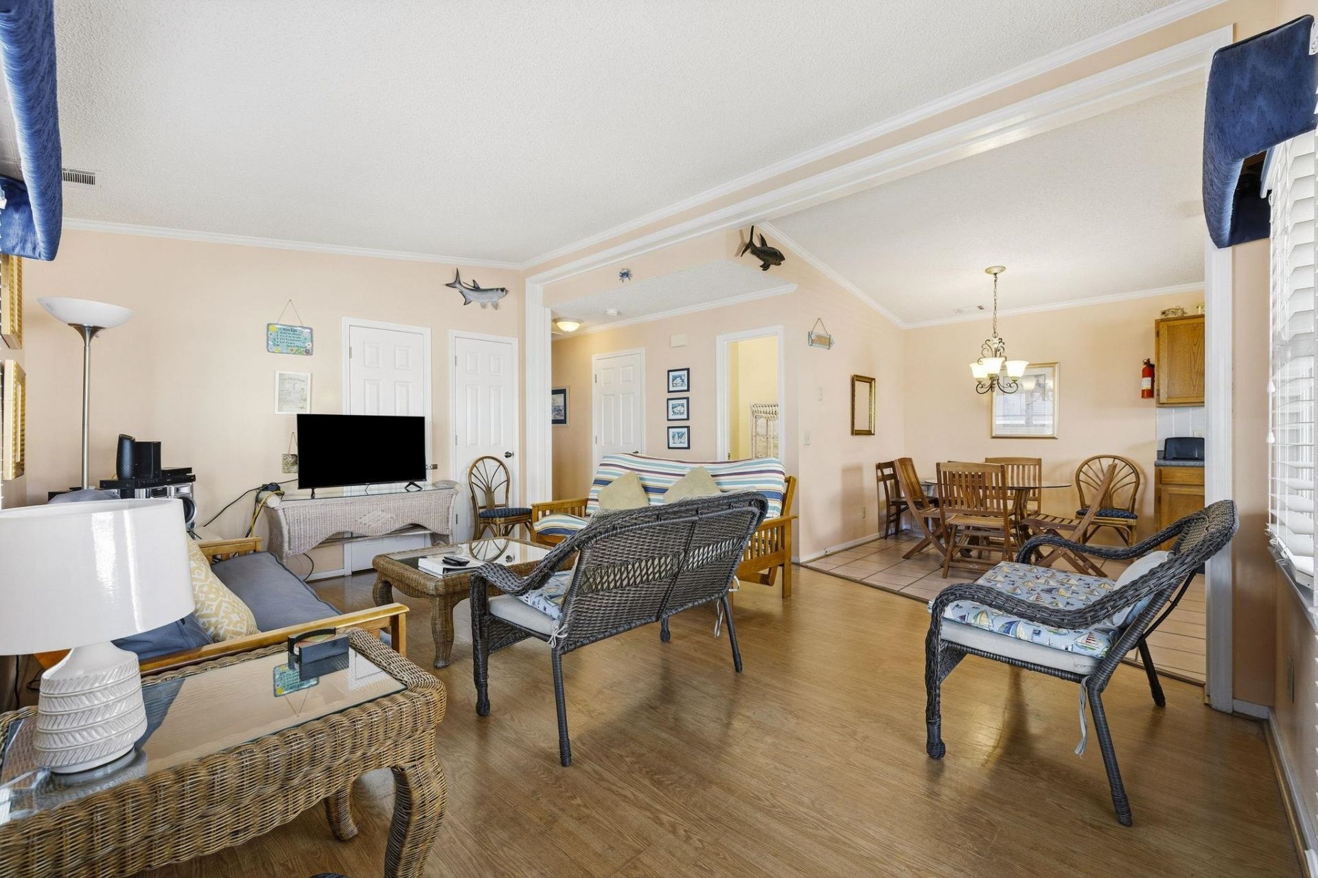 104 Sunset Square Photo 5