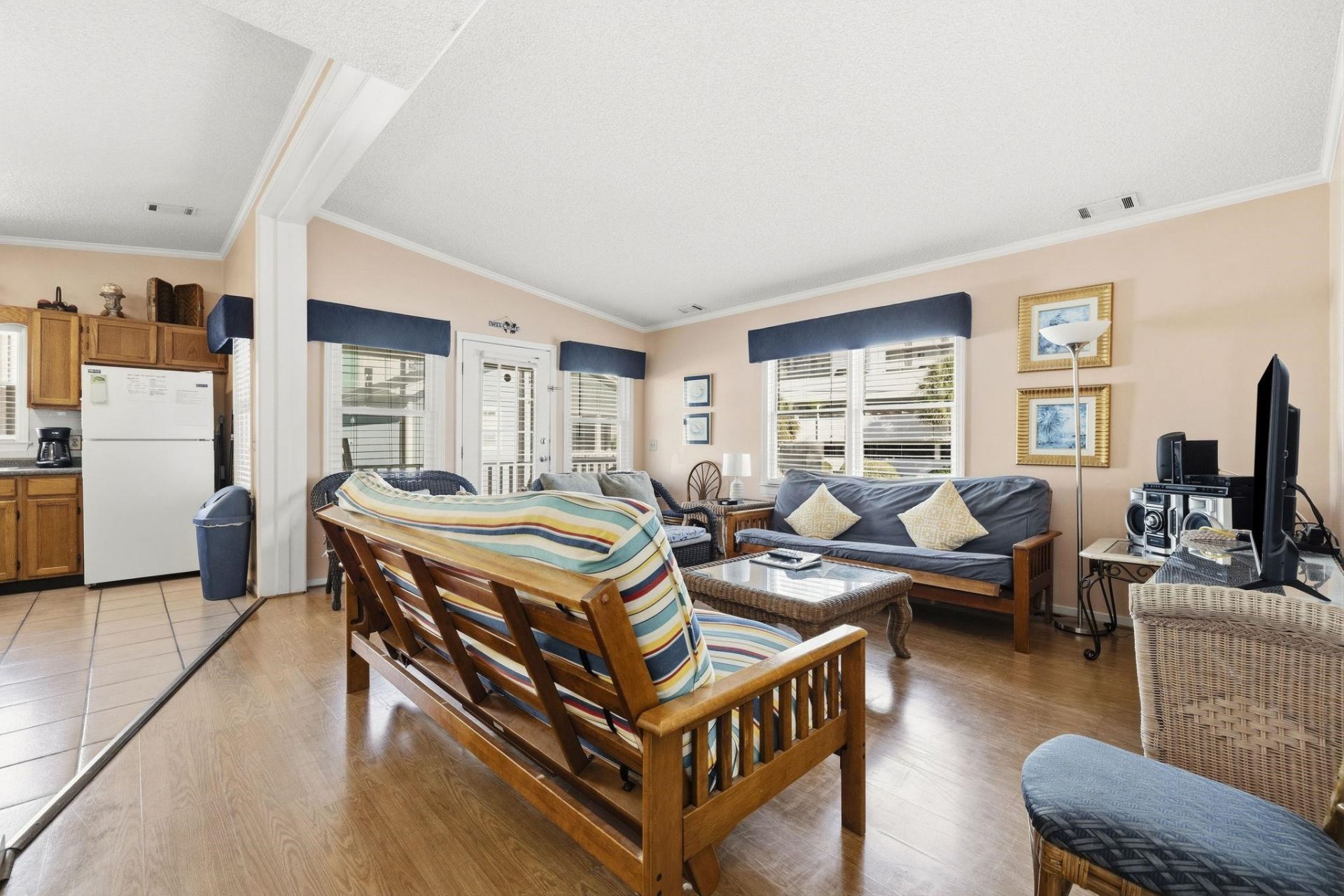 104 Sunset Square Photo 6