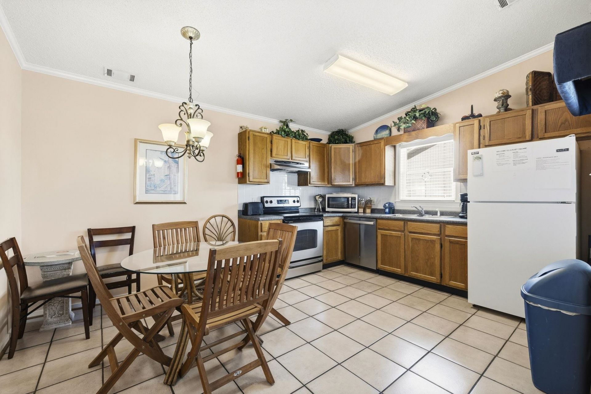 104 Sunset Square Photo 8
