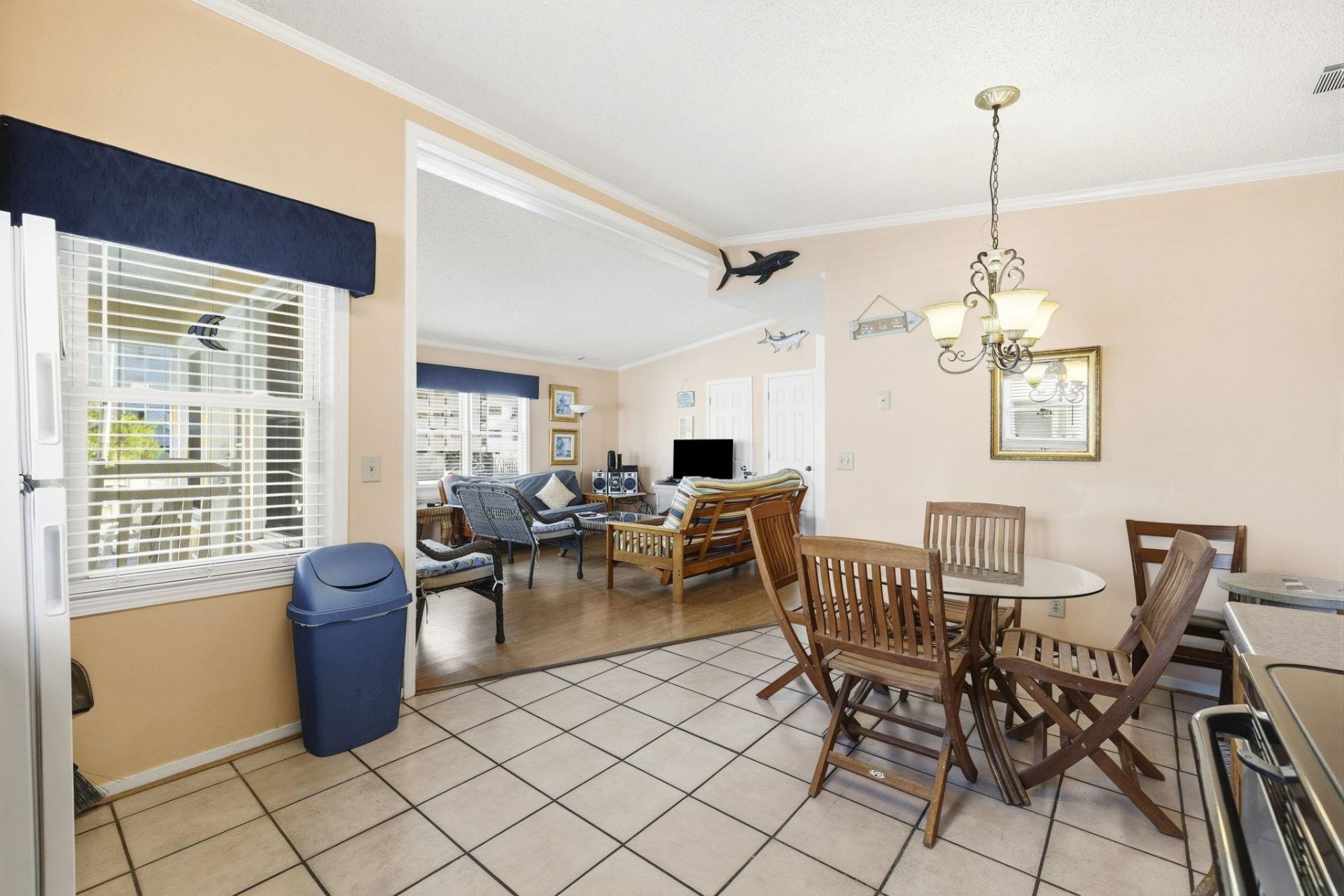 104 Sunset Square Photo 9