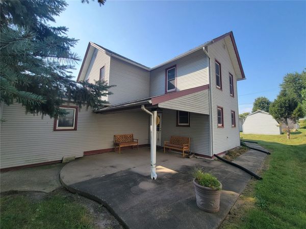 218 E Main St , Oxford, IA 52322