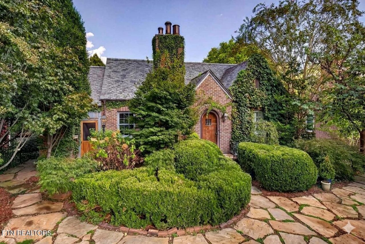 1100 W Nokomis Circle, Knoxville, TN 37919 Main Photo