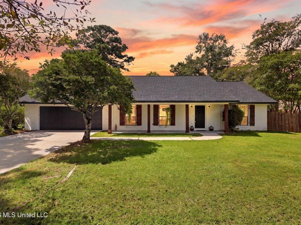 5428 Diamondhead Drive E, Diamondhead, MS 39525