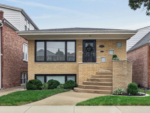 5533 S Sayre Avenue, Chicago, IL 60638