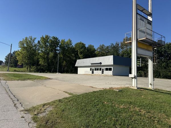 1318 N Lafayette Street, Macomb, IL 61455